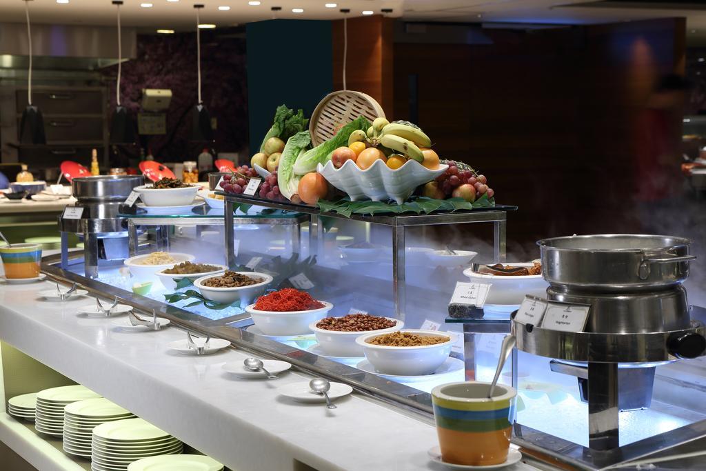 テイ ランディス ホテル タイナン【ペット可】 台南 エクステリア 写真 A salad bar