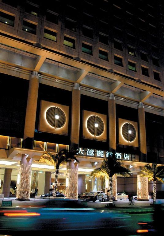 テイ ランディス ホテル タイナン【ペット可】 台南 エクステリア 写真 The hotel's main entrance