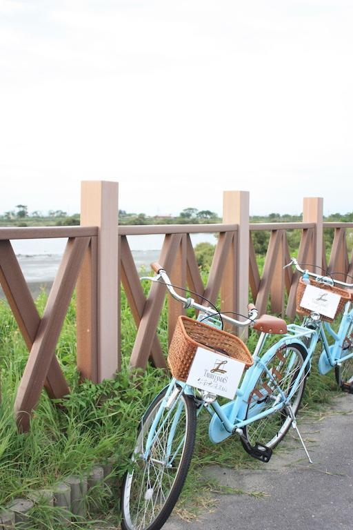 テイ ランディス ホテル タイナン【ペット可】 台南 エクステリア 写真 Bicycle sharing at the wetland park