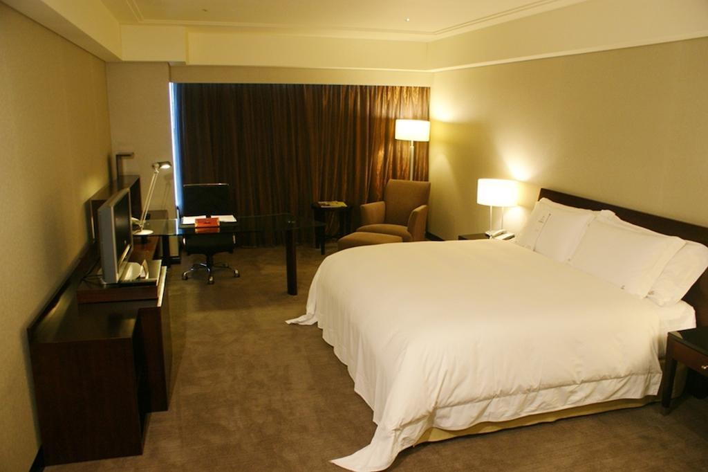 テイ ランディス ホテル タイナン【ペット可】 台南 部屋 写真 A room at the hotel
