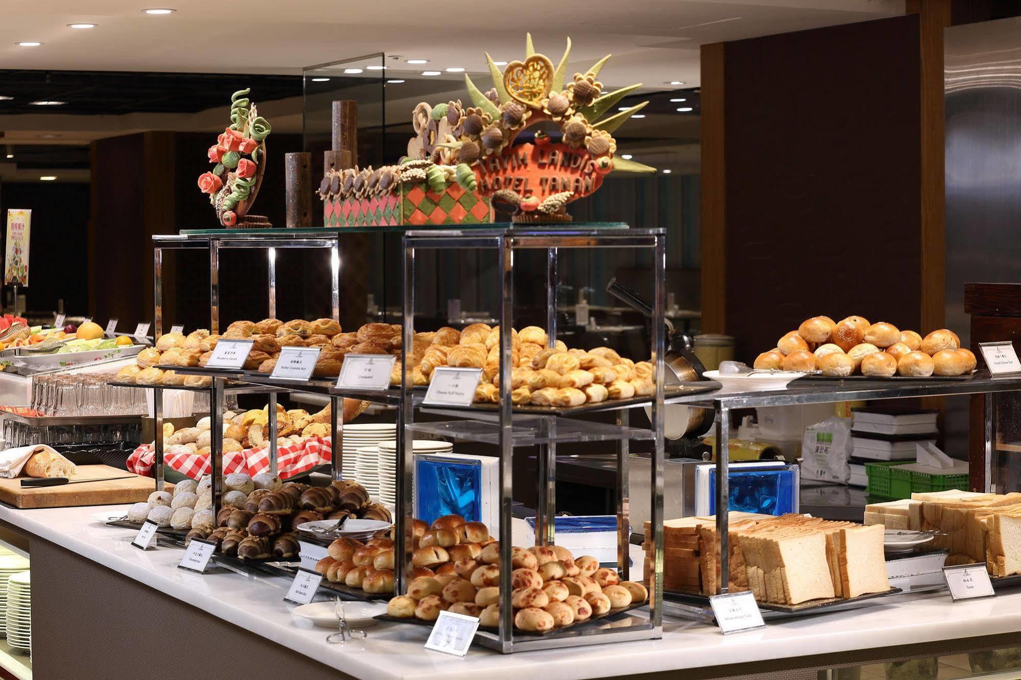 テイ ランディス ホテル タイナン【ペット可】 台南 エクステリア 写真 A bread station