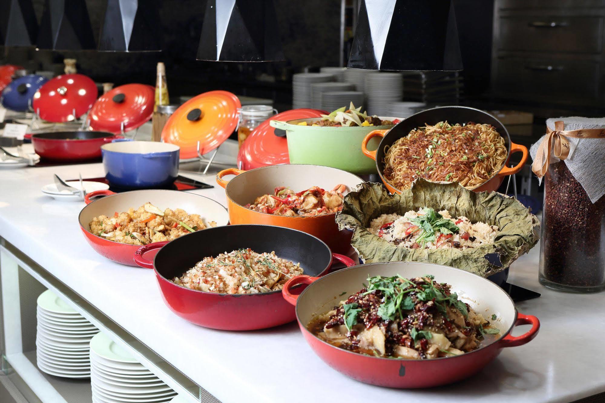 テイ ランディス ホテル タイナン【ペット可】 台南 エクステリア 写真 Le Creuset cookware