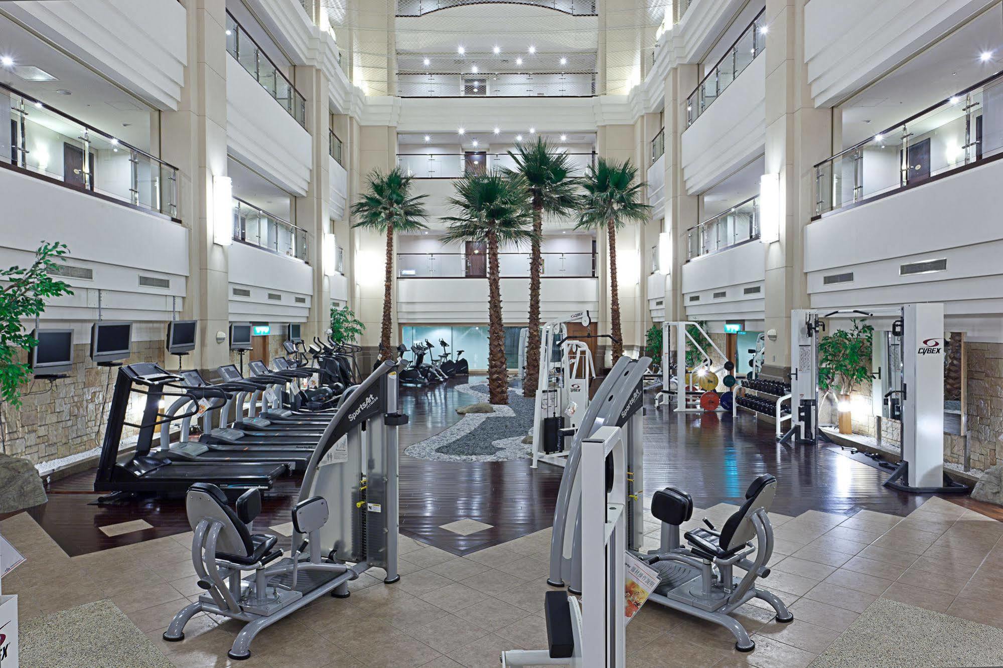 テイ ランディス ホテル タイナン【ペット可】 台南 エクステリア 写真 The gym at the Four Seasons Hotel, Seoul
