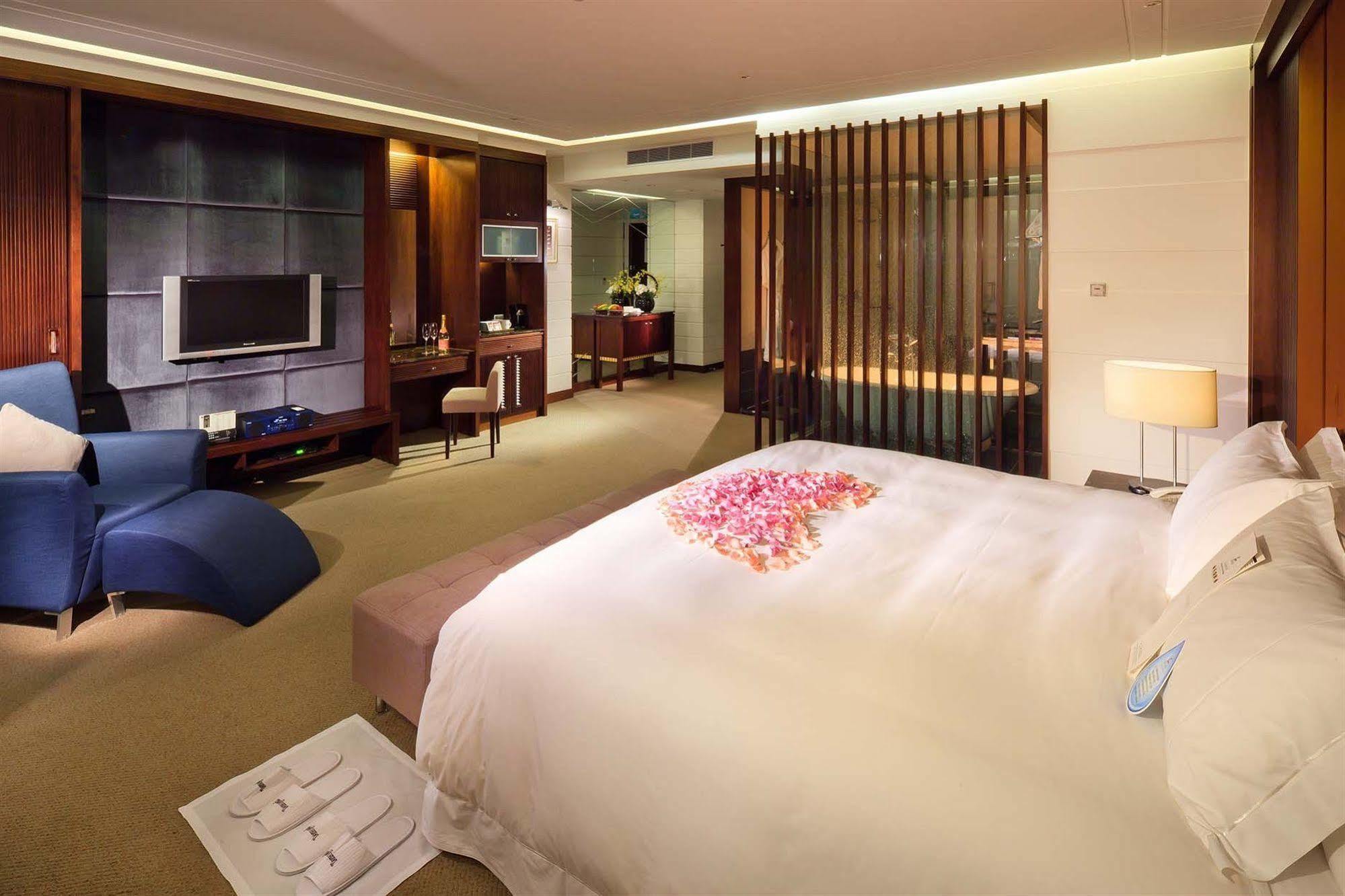 テイ ランディス ホテル タイナン【ペット可】 台南 エクステリア 写真 A room at the hotel